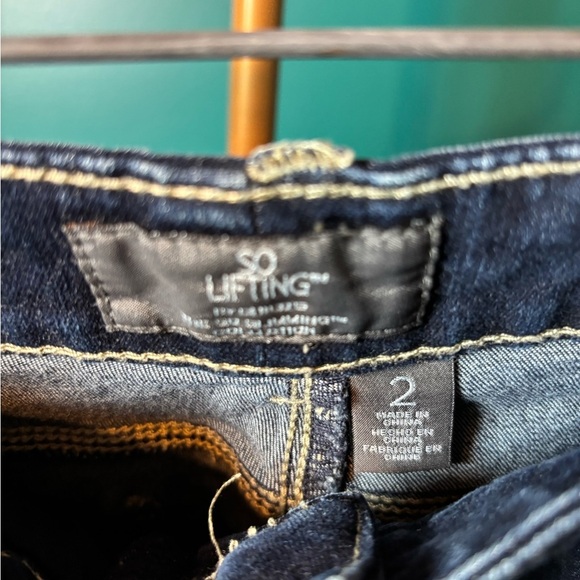 Chico’s So Lifting Dark Blue Capri Jeans - Picture 3 of 5